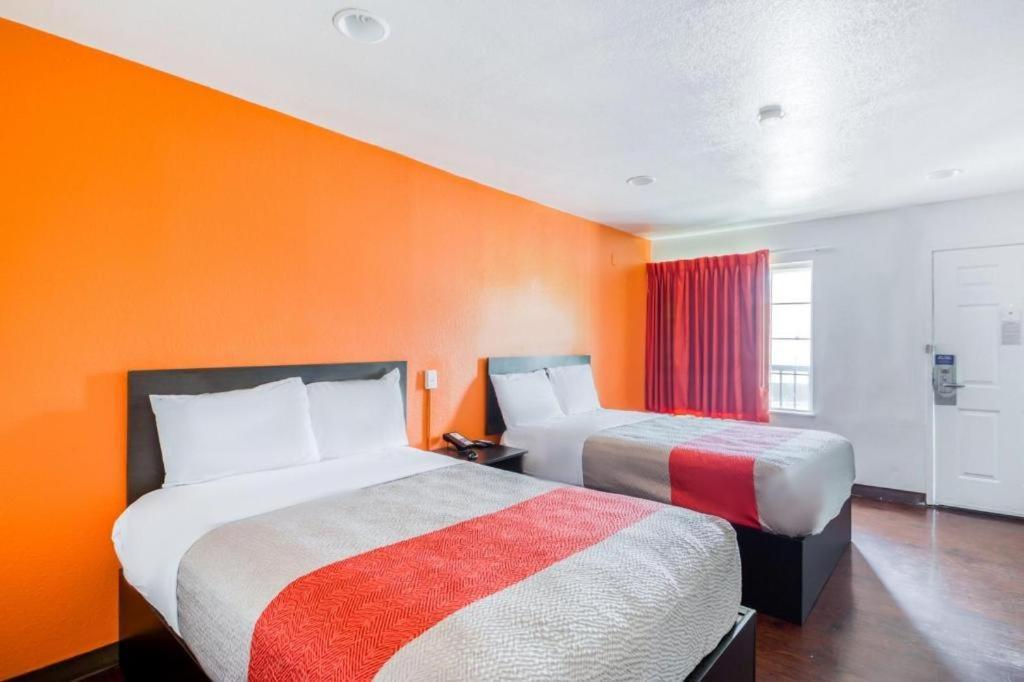 Oyo Hotel Baton Rouge Mid City Exterior foto